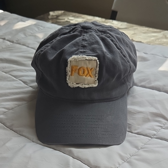 Flexfit Gray Cap with FOX  Logo - Picture 1 of 7